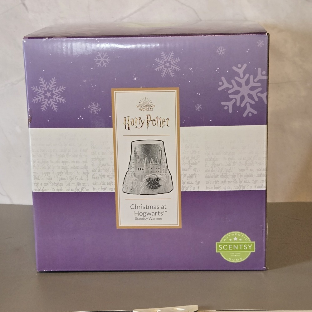 New in‎ box. Scentsy Harry Potter Christmas at Hogwarts Full Size Wax warmer,